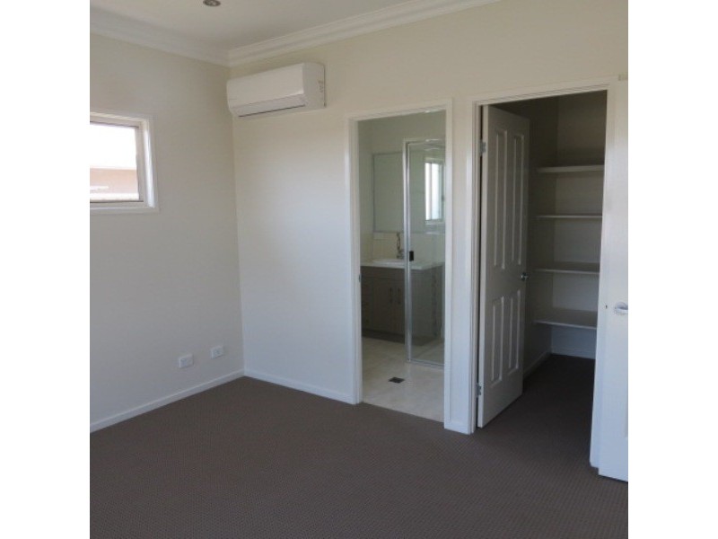 4 Easton Street, Emerald QLD 4720