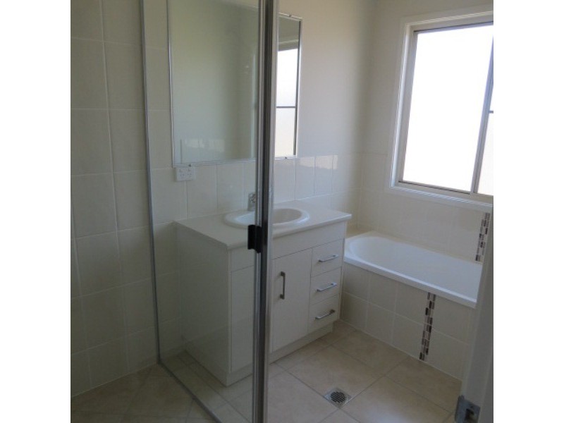 4 Easton Street, Emerald QLD 4720