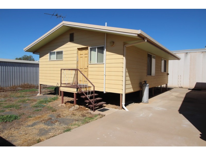 8 McKenzie Street, Emerald QLD 4720