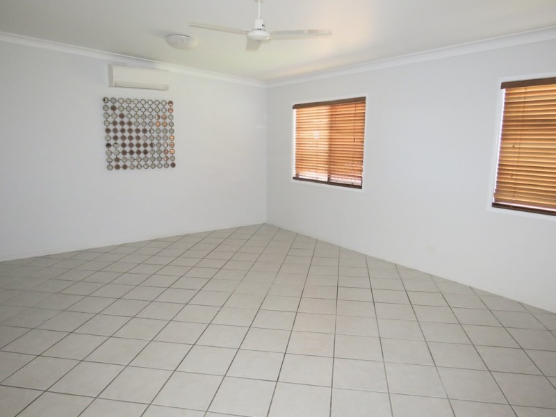 10 Racecourse Road, Emerald QLD 4720