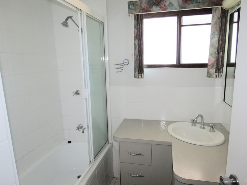 10 Racecourse Road, Emerald QLD 4720