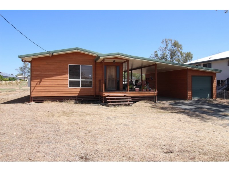 6 Bailey Street, Capella QLD 4723