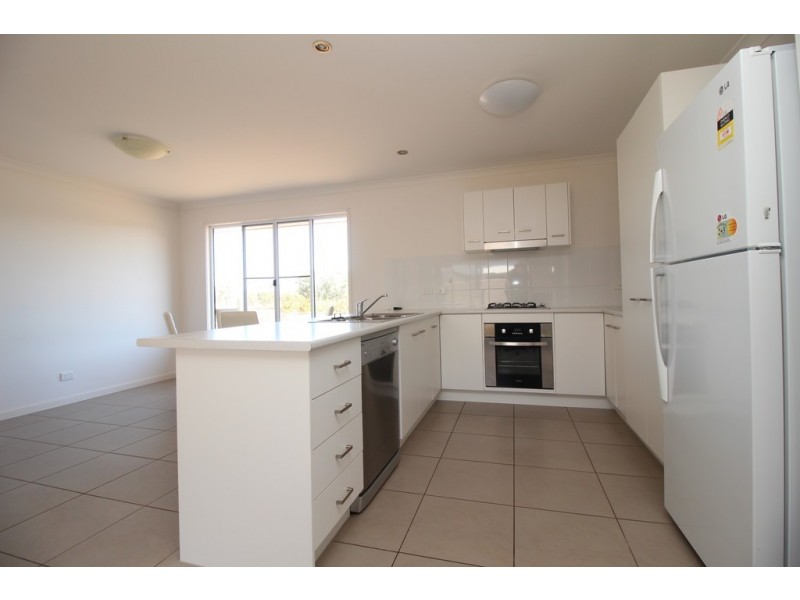 Unit 2/40 Lakeside Drive, Emerald QLD 4720
