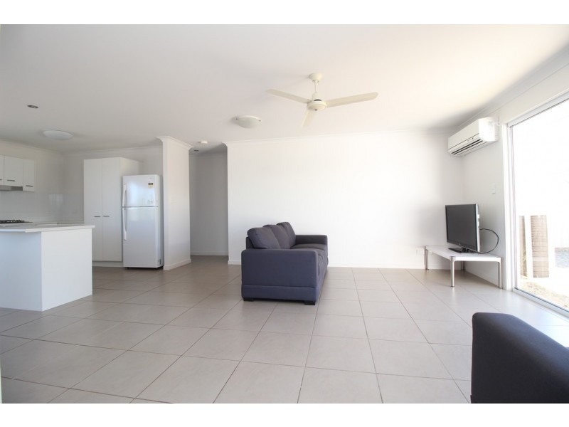 Unit 2/40 Lakeside Drive, Emerald QLD 4720