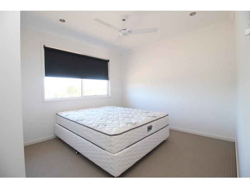 Unit 2/40 Lakeside Drive, Emerald QLD 4720
