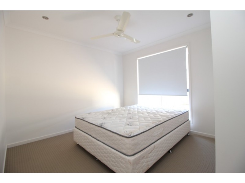 Unit 2/40 Lakeside Drive, Emerald QLD 4720