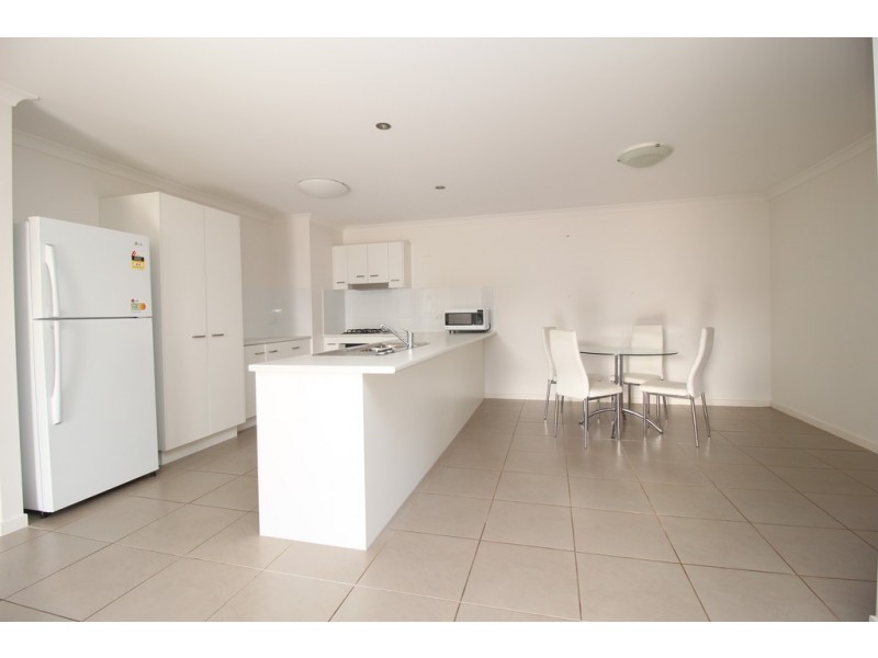 Unit 1/40 Lakeside Drive, Emerald QLD 4720