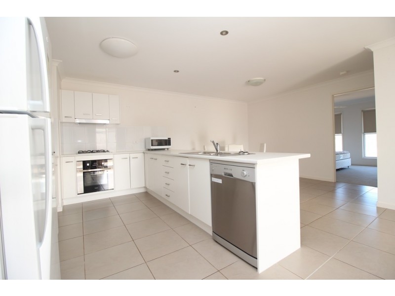 Unit 1/40 Lakeside Drive, Emerald QLD 4720