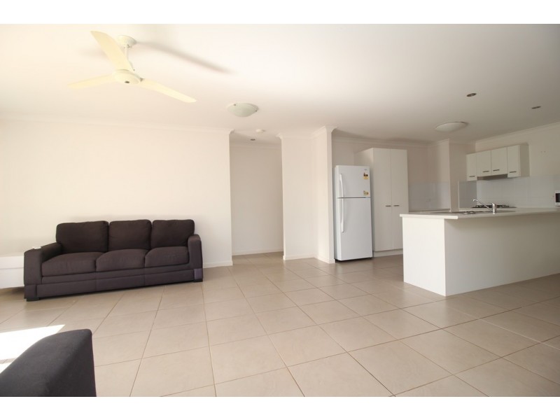 Unit 1/40 Lakeside Drive, Emerald QLD 4720