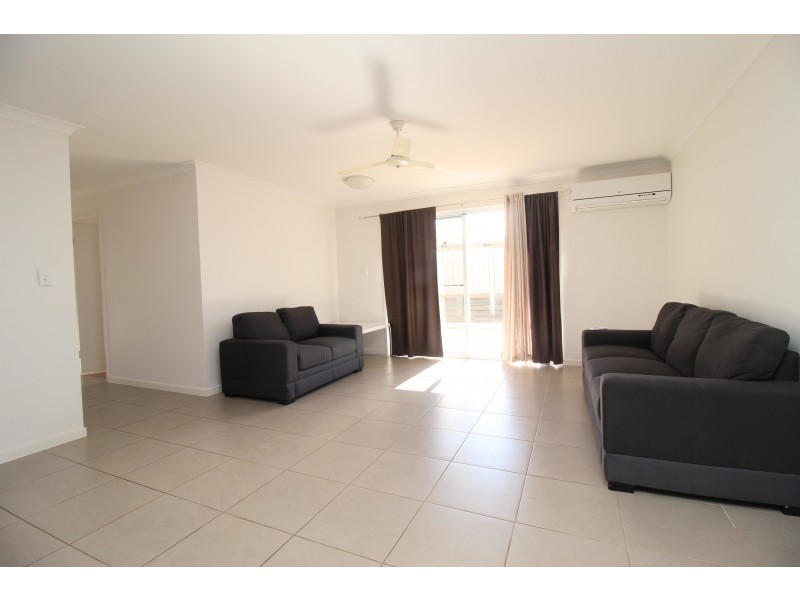 Unit 1/40 Lakeside Drive, Emerald QLD 4720
