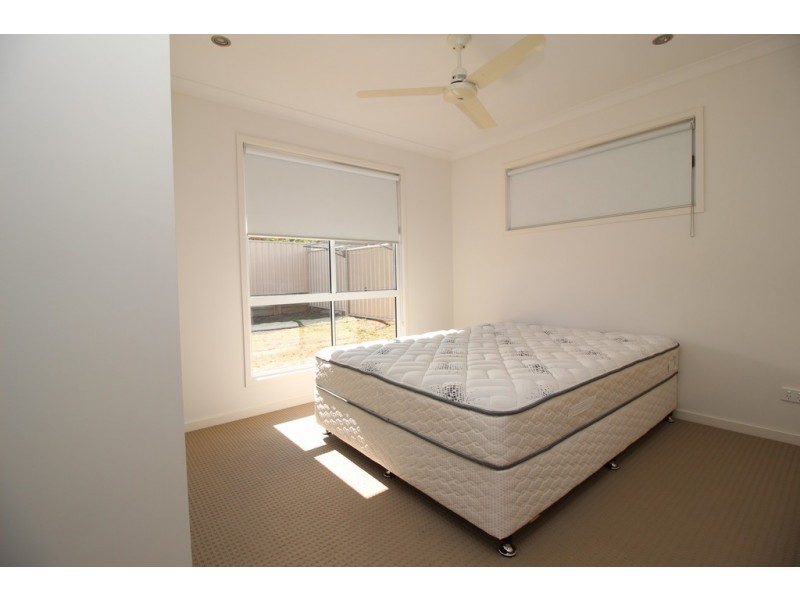 Unit 1/40 Lakeside Drive, Emerald QLD 4720