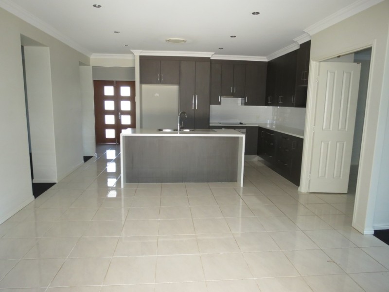 22 Cook Close, Emerald QLD 4720