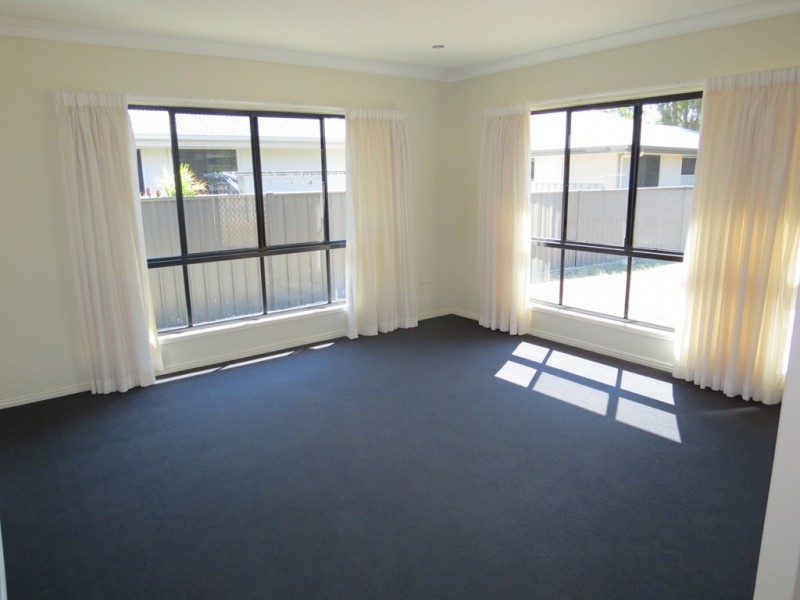 22 Cook Close, Emerald QLD 4720