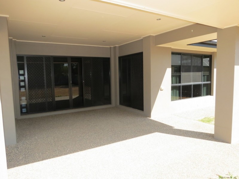 22 Cook Close, Emerald QLD 4720