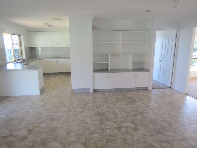 26 Jeppesen Drive, Emerald QLD 4720