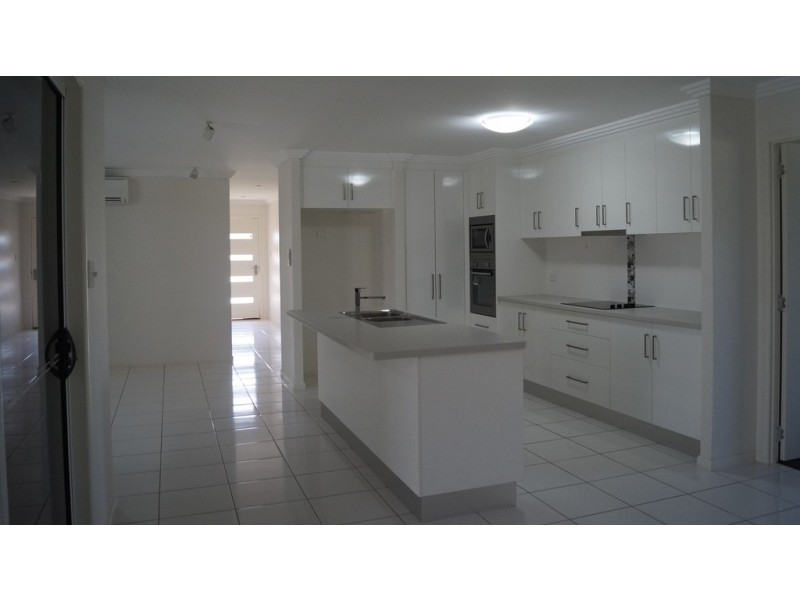 2/11 Rosehill Road, Emerald QLD 4720