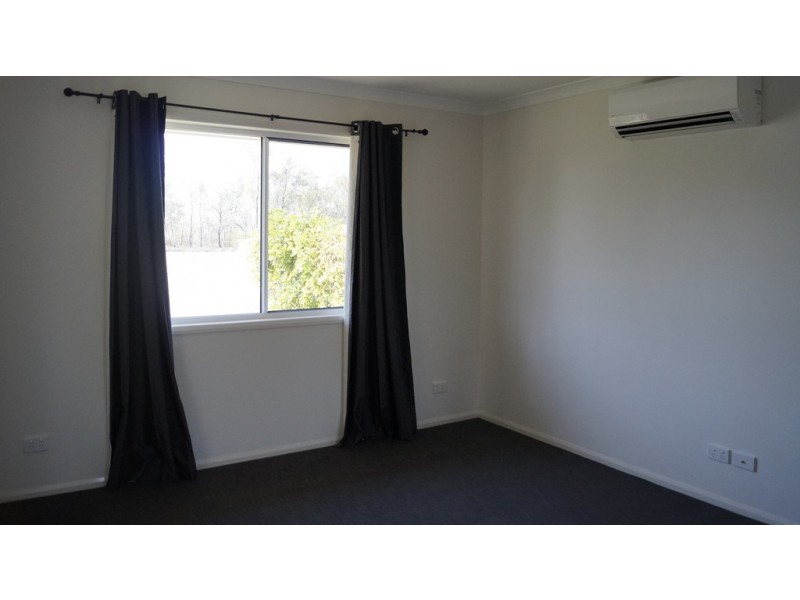 2/11 Rosehill Road, Emerald QLD 4720
