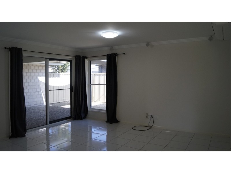 2/11 Rosehill Road, Emerald QLD 4720