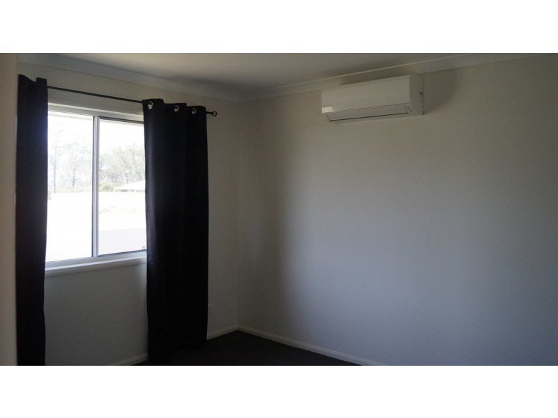 2/11 Rosehill Road, Emerald QLD 4720