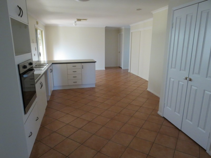 15 Whitchurch Road, Emerald QLD 4720