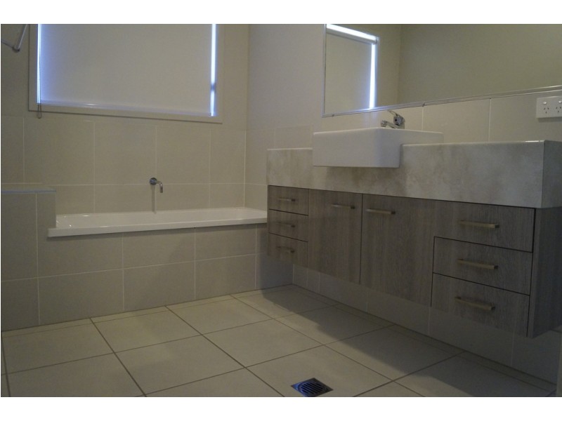 172 Opal Street, Emerald QLD 4720