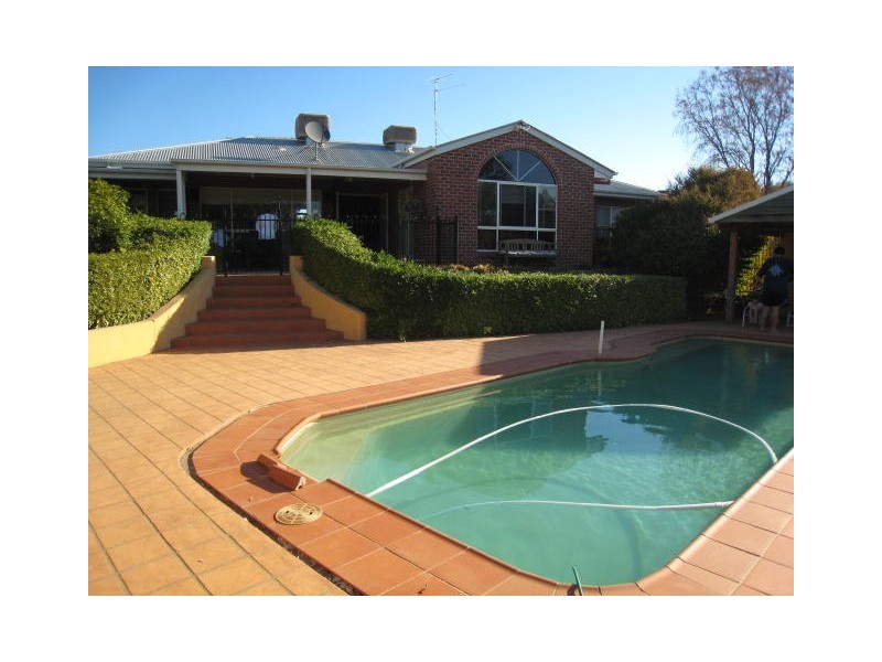 28 Whitchurch Rd, Emerald QLD 4720