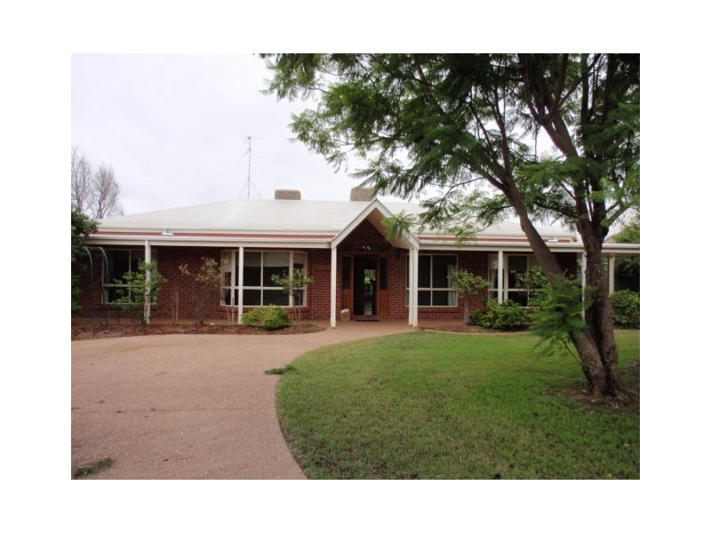 28 Whitchurch Rd, Emerald QLD 4720