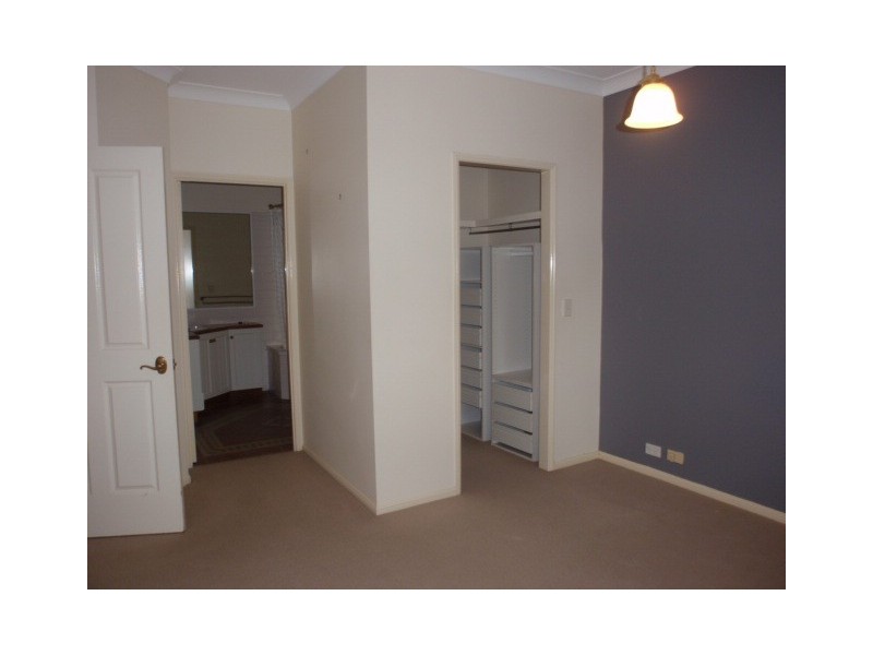 28 Whitchurch Rd, Emerald QLD 4720
