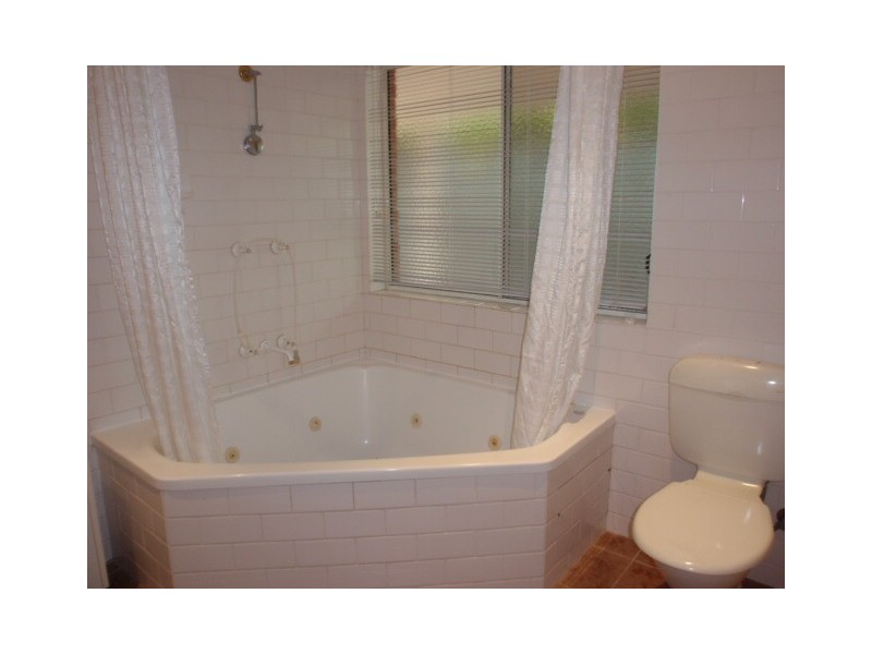 28 Whitchurch Rd, Emerald QLD 4720