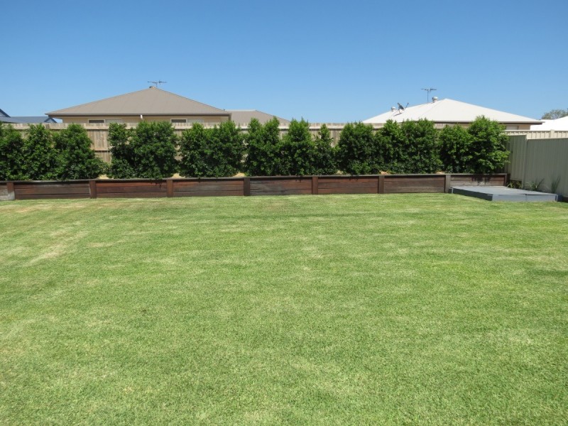 8 Sandown Street, Emerald QLD 4720