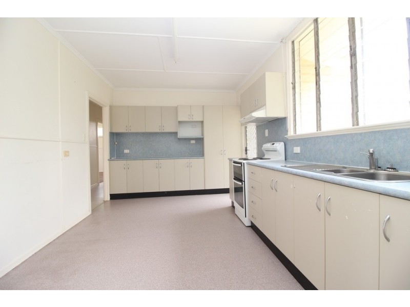 16 Retro Street, Emerald QLD 4720