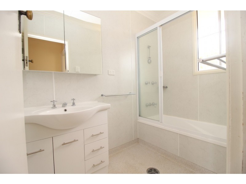 18 Retro Street, Emerald QLD 4720