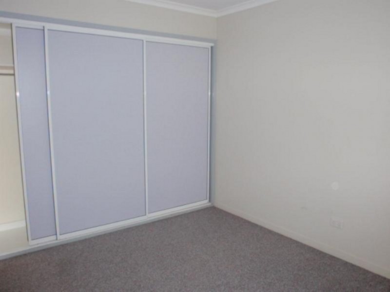 10 Roseanne Road, Emerald QLD 4720