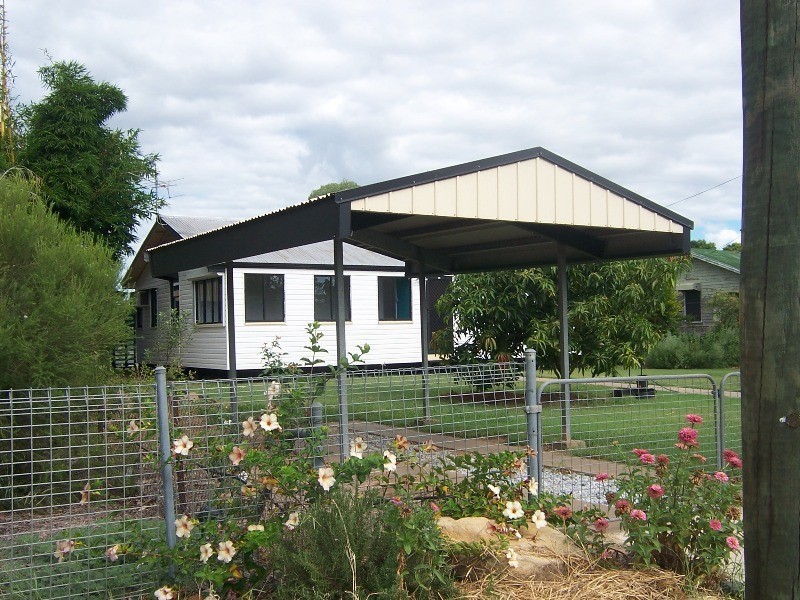 12 Brooks Street, Emerald QLD 4720