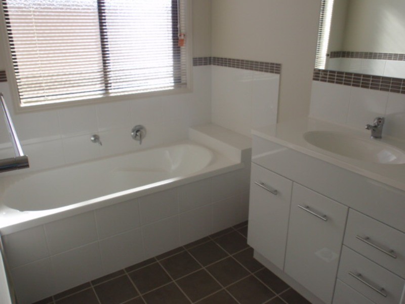 34 Wright Street, Emerald QLD 4720