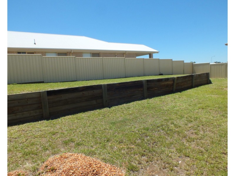 4 Scenic Drive, Emerald QLD 4720