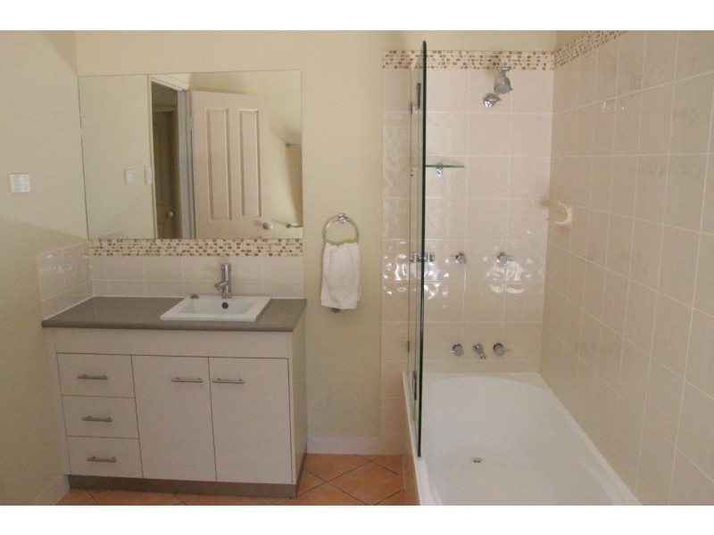 25 Whitchurch Road, Emerald QLD 4720