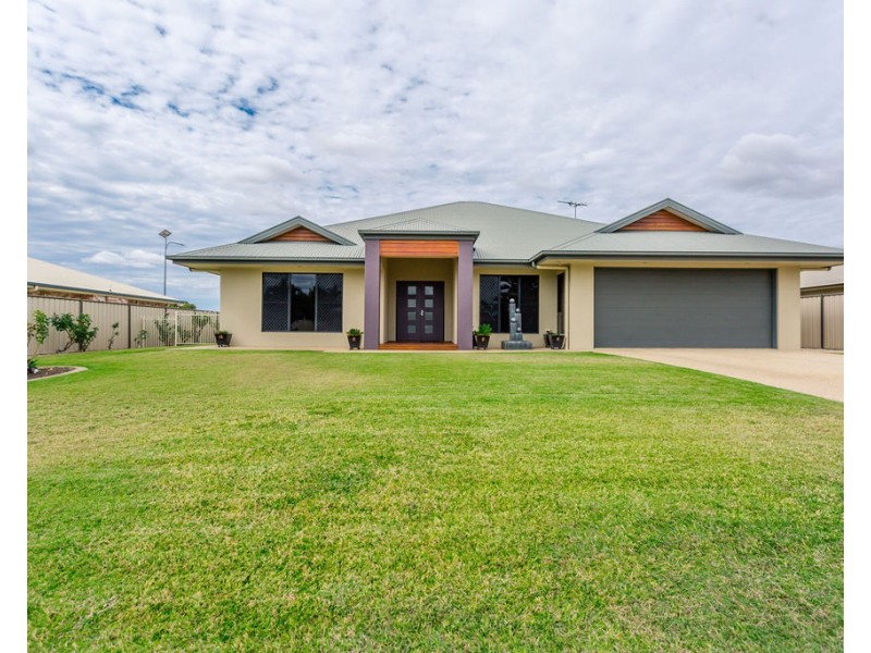 17 Callaghan St, Emerald QLD 4720