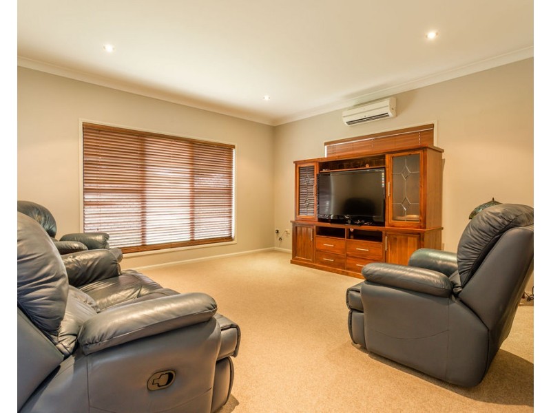 17 Callaghan St, Emerald QLD 4720