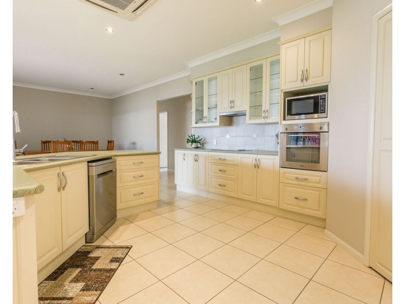 17 Callaghan St, Emerald QLD 4720