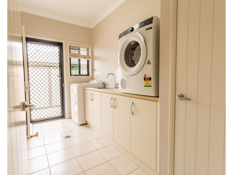 17 Callaghan St, Emerald QLD 4720