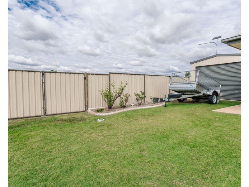 17 Callaghan St, Emerald QLD 4720