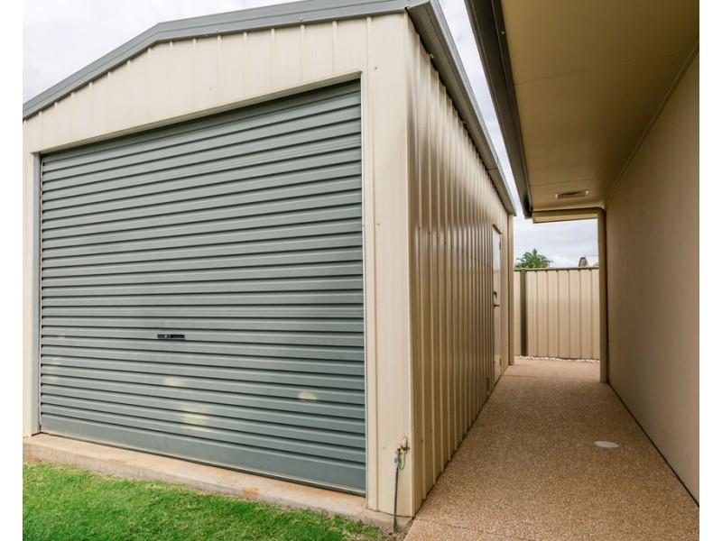 17 Callaghan St, Emerald QLD 4720