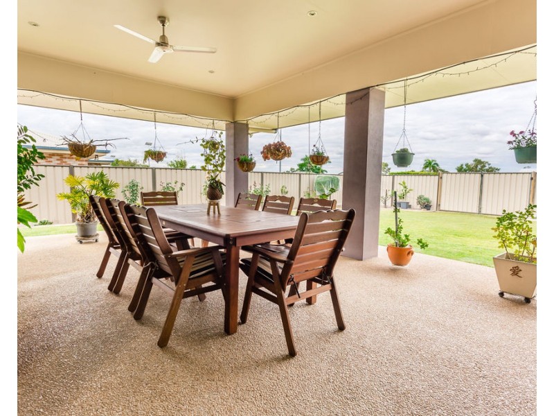 17 Callaghan St, Emerald QLD 4720