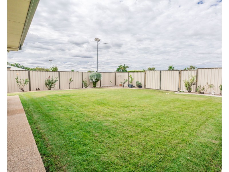 17 Callaghan St, Emerald QLD 4720