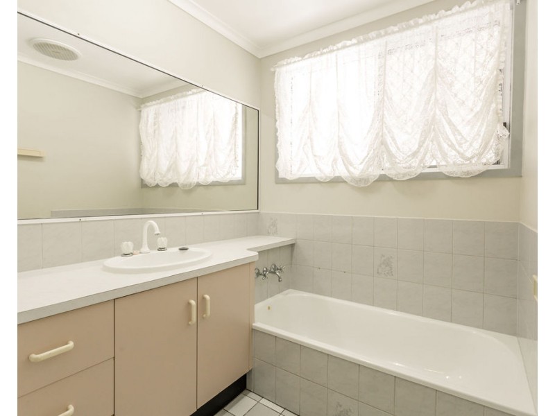 10 Roseanne Rd, Emerald QLD 4720