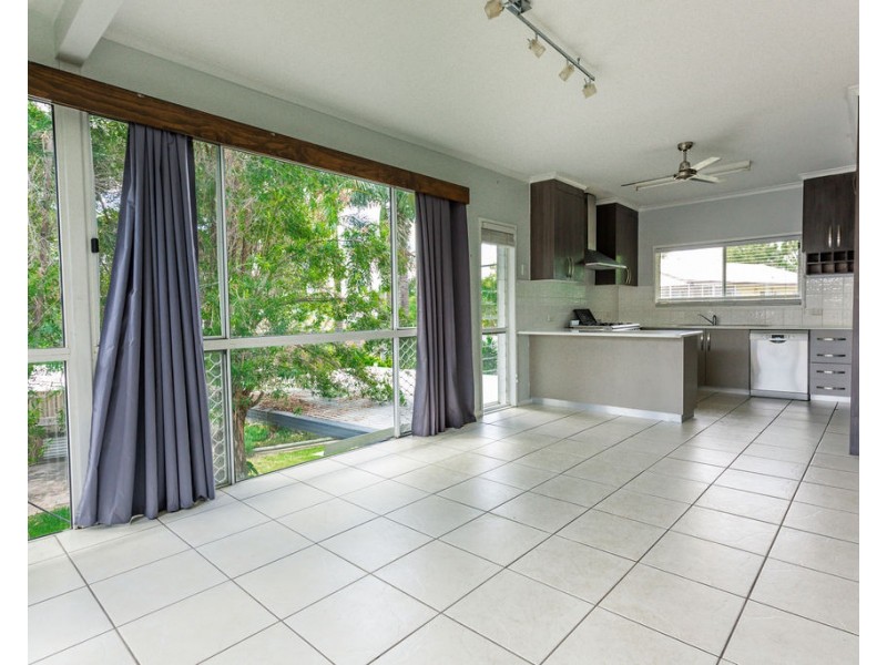 4 Roseanne Rd, Emerald QLD 4720