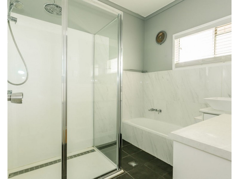 4 Roseanne Rd, Emerald QLD 4720
