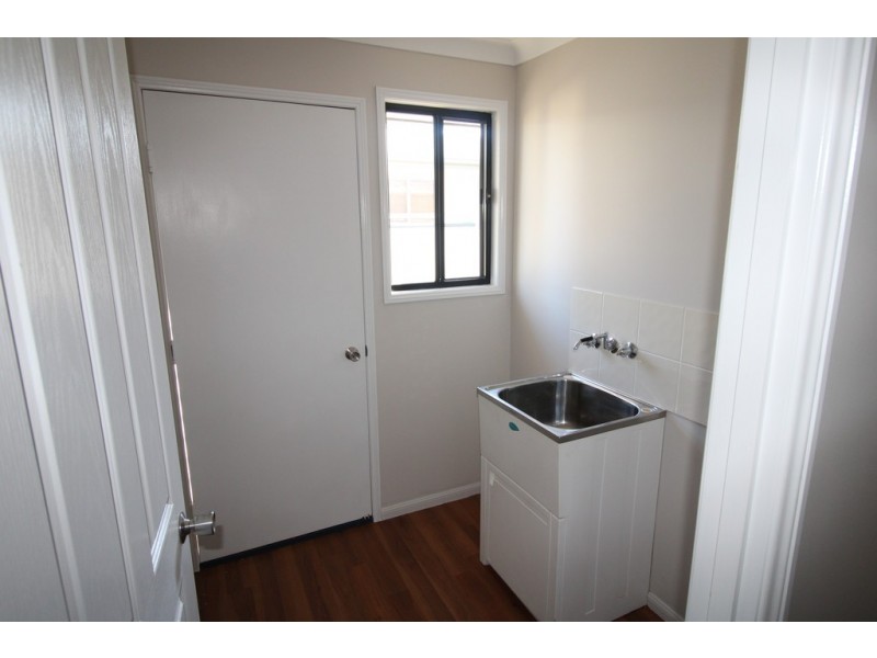 4/6 Burn St, Capella QLD 4723