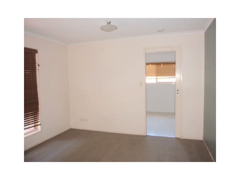 9 Fern Crt, Emerald QLD 4720